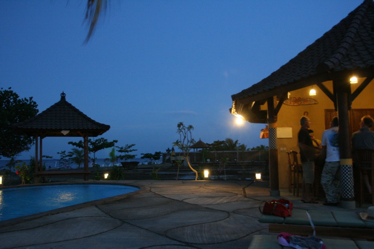 Eindrücke Bilder Resort Umgebung - Poolbar im Hotel Uyah Amed