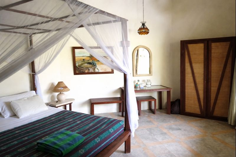 Hotel-Uyah-Amed-Spa-Resort-poolside-bungalow