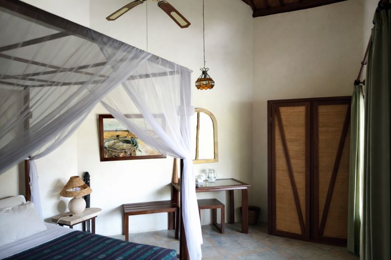 Hotel-Uyah-Amed-Spa-Resort-poolside-bungalow