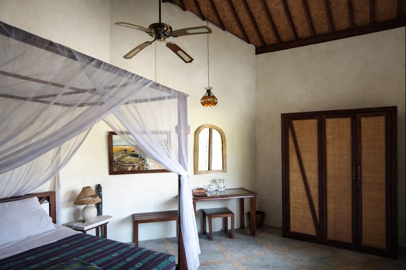 Hotel-Uyah-Amed-Spa-Resort-poolside-bungalow